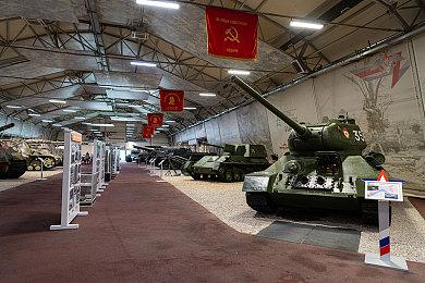 《战神》总监试玩《战锤40K：暗潮》：太香了